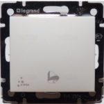   LEGRAND 770099 Valena IP44 egypólusú nyomó csengőjeles, fehér