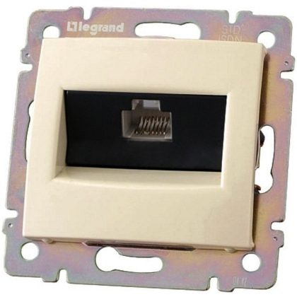   LEGRAND 774146 Valena 1xRJ45 LCS2 Cat6 UTP socket, ivory with nails