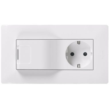 LEGRAND 764530 Niloé 2P+F / USB kombinált dugalj csatlakozóaljzat, fehér