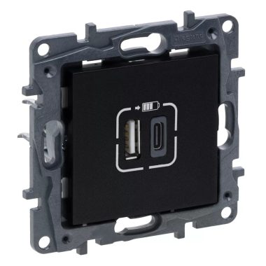 LEGRAND 863540 Niloé Step 2xUSB-A+C töltőaljzat 5V 3A 15W, fekete